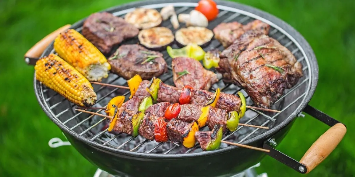 Comment allumer un barbecue charbon : conseils et astuces