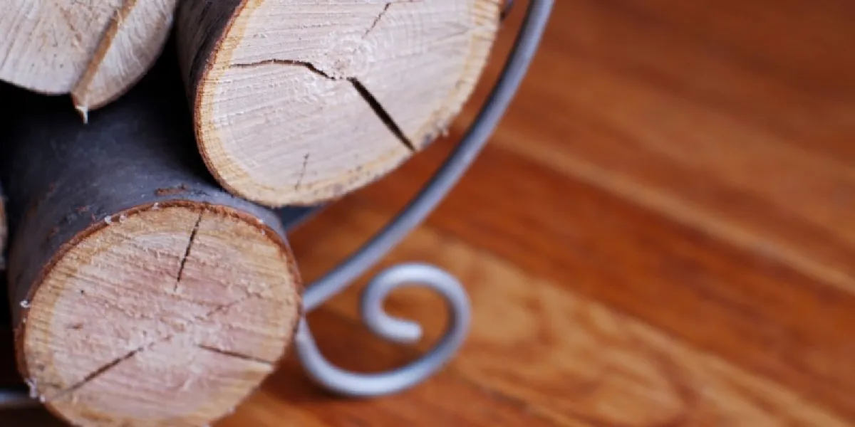 Porte-bûches pour cheminée : Comment choisir le modèle idéal ?