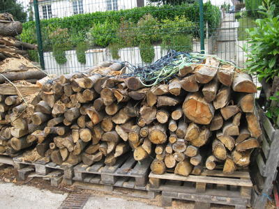 Sac bûche de bois en vente et livraison possible proche 76 - Vente bois de  chauffage et granulés à Saint Aubin Routot - Etablissements Lucas